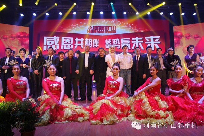 各位領(lǐng)導(dǎo)、嘉賓及公司領(lǐng)導(dǎo)與演員合影留念.jpg